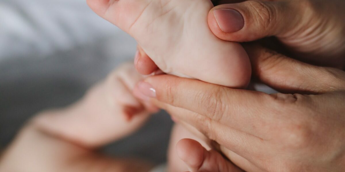 créer un lien privilégier grâce au massage bébé