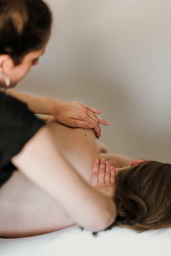 le massage femme enceinte permet de soulager les tensions de la grossesse