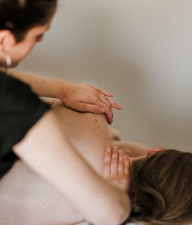 le massage femme enceinte permet de soulager les tensions de la grossesse
