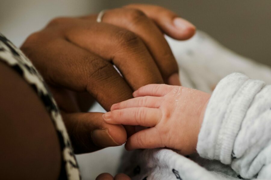 accompagnement au retour à la maison, répondre aux questions et revoir les premiers soins